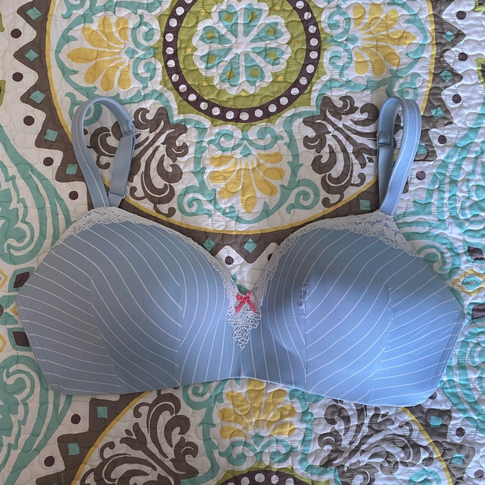 38F Cacique Simply Wire Free T-Shirt Bra
